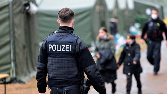 الشرطة الألمانية تقبض على 31 لاجئا عراقيا بينهم 10 أطفال عبروا حدودها من بولندا