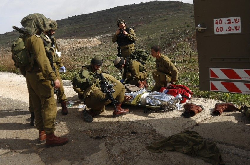 انتحار جندي إسرائيلي بعد قفزه من سيارة أجرة