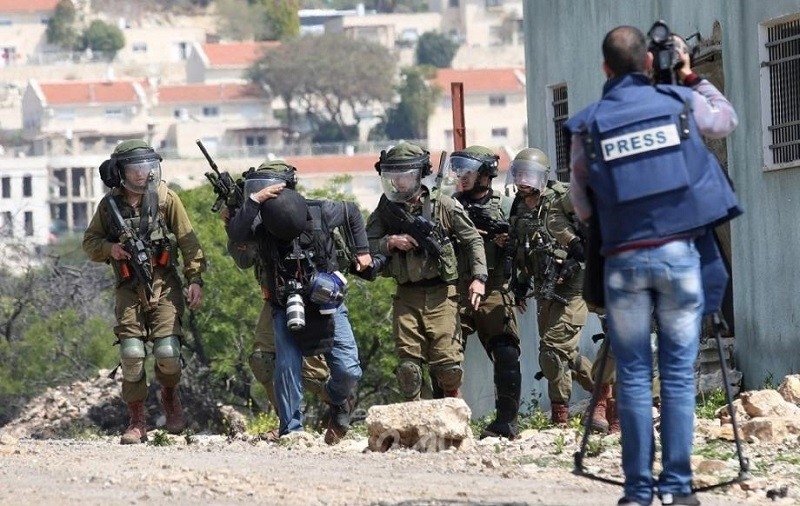 إصابة ثلاثة صحفيين خلال قمع الاحتلال فعالية ضد الاستيطان جنوب الخليل