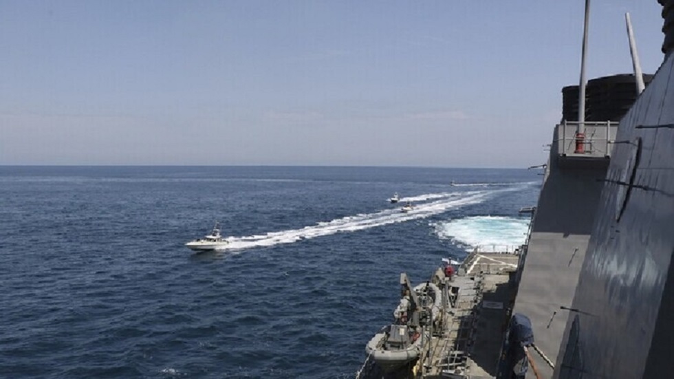 البحرية الأمريكية: نبحث الأنباء بشأن مصادرة إيران ناقلتي نفط يونانيتين