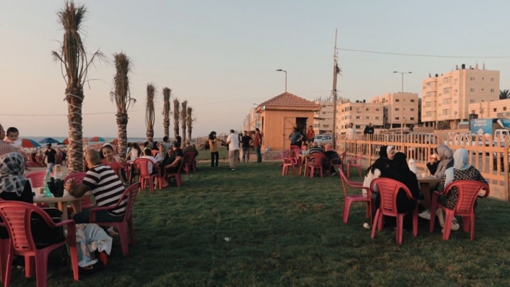 السراج يكشف حقيقة إزالة الأكشاك الموجودة على كورنيش بحر غزة