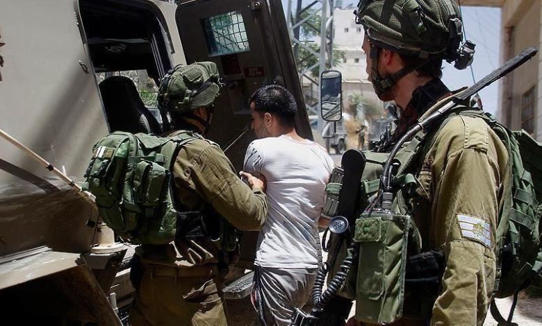 القدس: الاحتلال الإسرائيلي يعتقل شقيقين ويعتدي على ثالث 