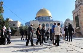 القدس: مستوطنون يقتحمون باحات 