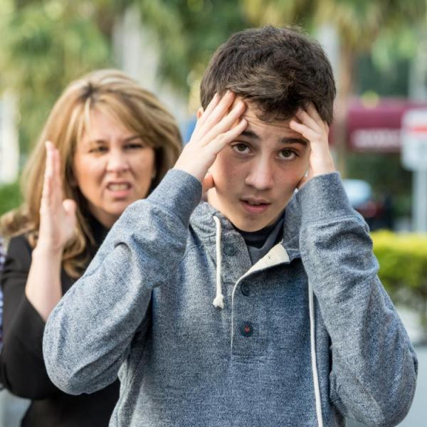 كيف تتغلبي على عصبية اولادك في فترة المراهقة