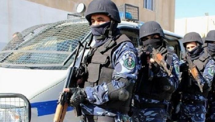 الشرطة الفلسطينية تعلن إيقاف عدد من الأشخاص لتجمعهم دون موافقة في رام الله