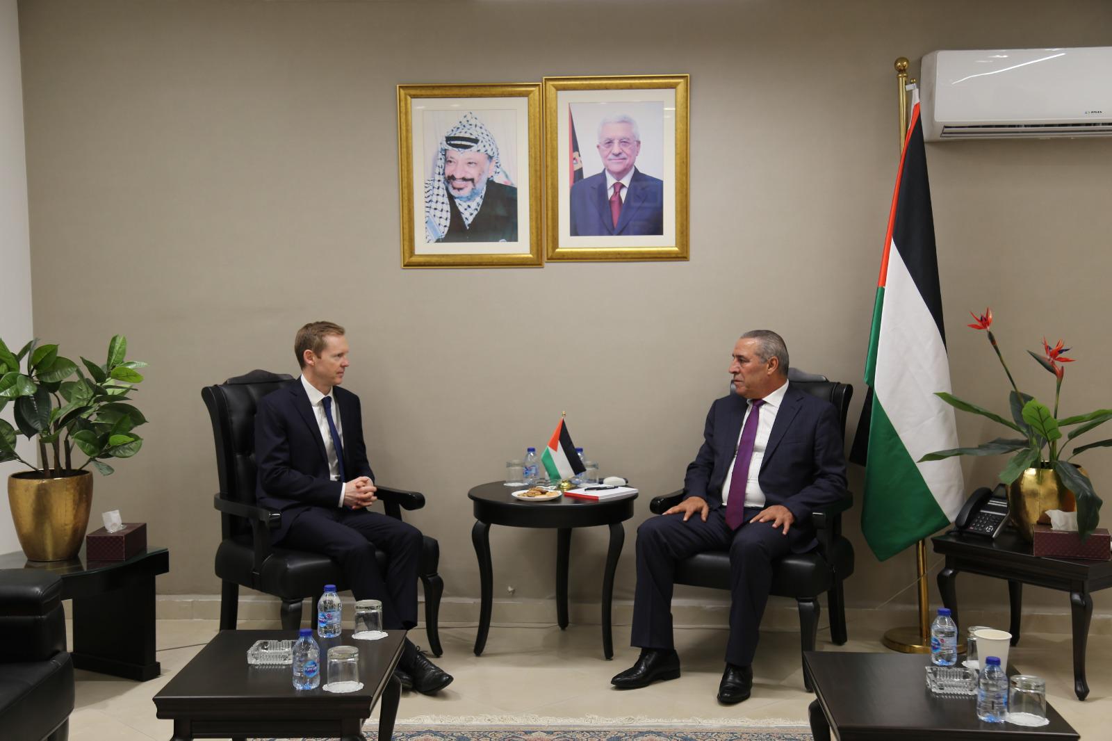 الشيخ يبحث مع ممثل أيرلندا عدد من القضايا حول فلسطين والمنطقة 