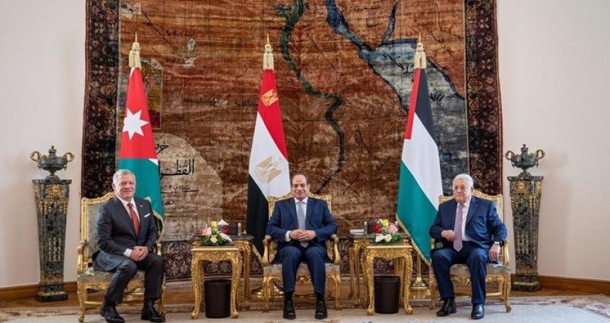 البرلمان العربي يثمن مخرجات القمة الثلاثية الفلسطينية المصرية الأردنية