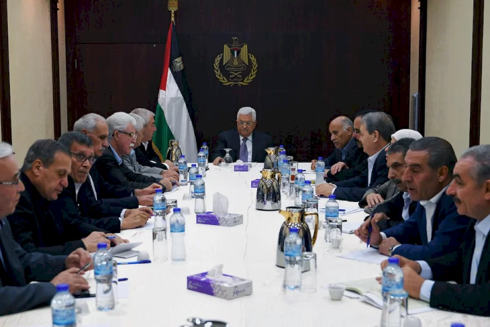 مصادر تكشف: دول عربية سبب تأجيل اجتماع القيادة الفلسطينية المقرر عقده اليوم 