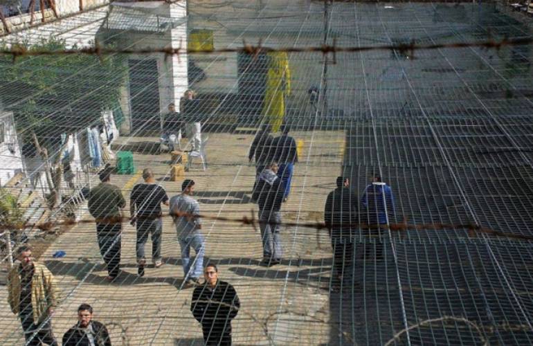 5 أسرى يدخلون أعواماً اعتقالية جديدة في سجون الاحتلال الإسرائيلي