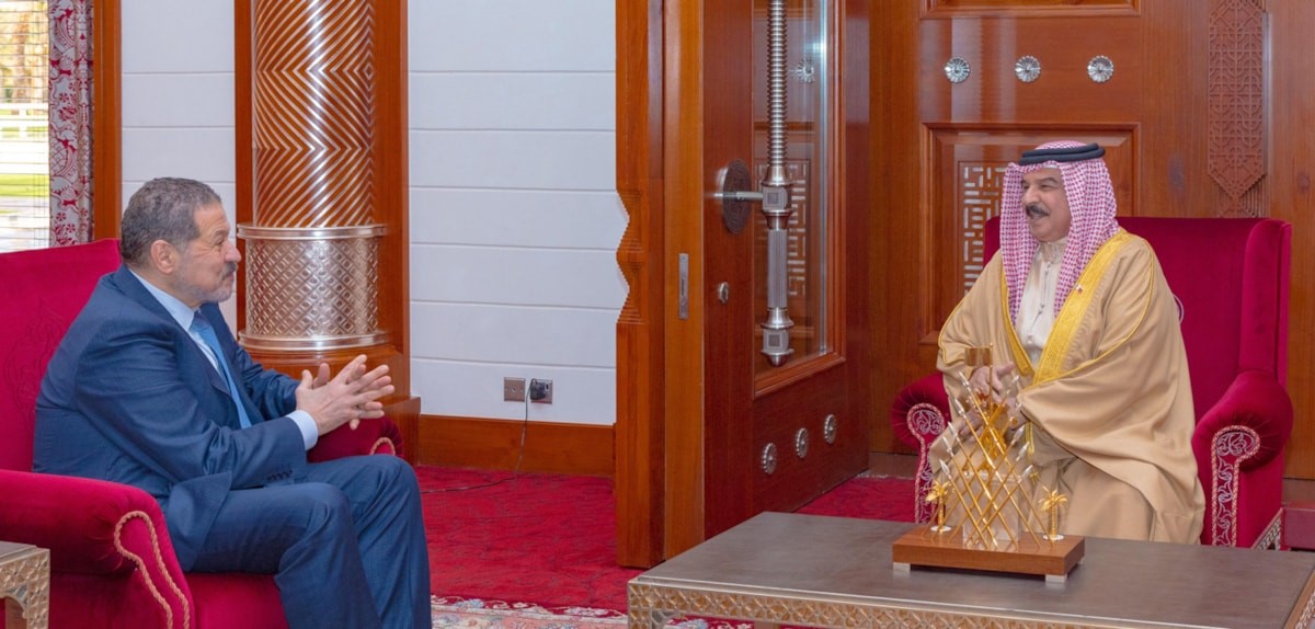 الرئيس عباس يعين نجله ياسر ممثلا شخصيا له.. وملك البحرين يستقبله في زيارة رسمية  (صور) 