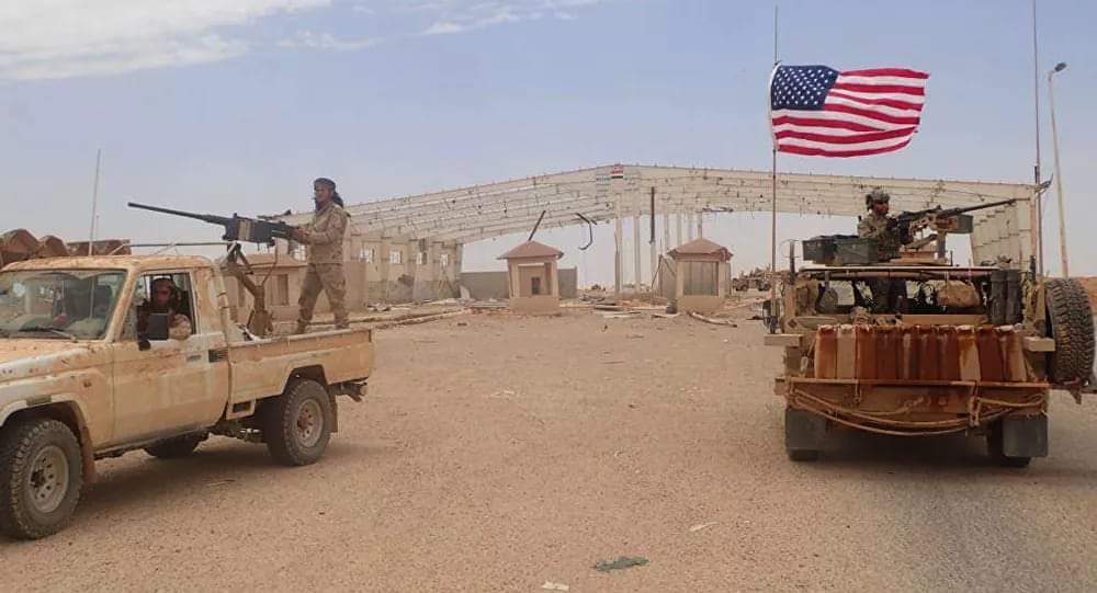 سماع دوي انفجارات داخل قاعدة التنف التي تتمركز بها قوات أميركية على الحدود السورية العراقية