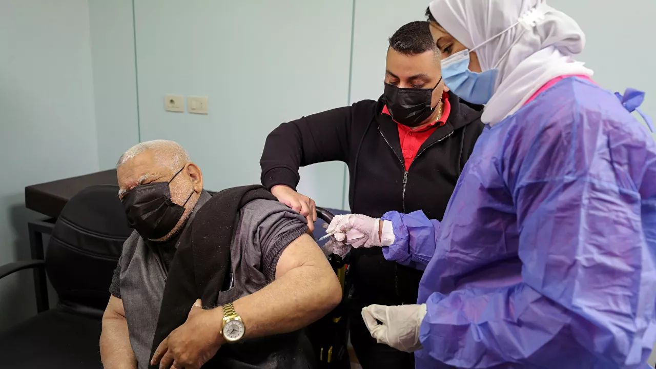 الصحة المصرية تؤكد انتهاء ذروة الموجة الخامسة لكورونا في بلادها