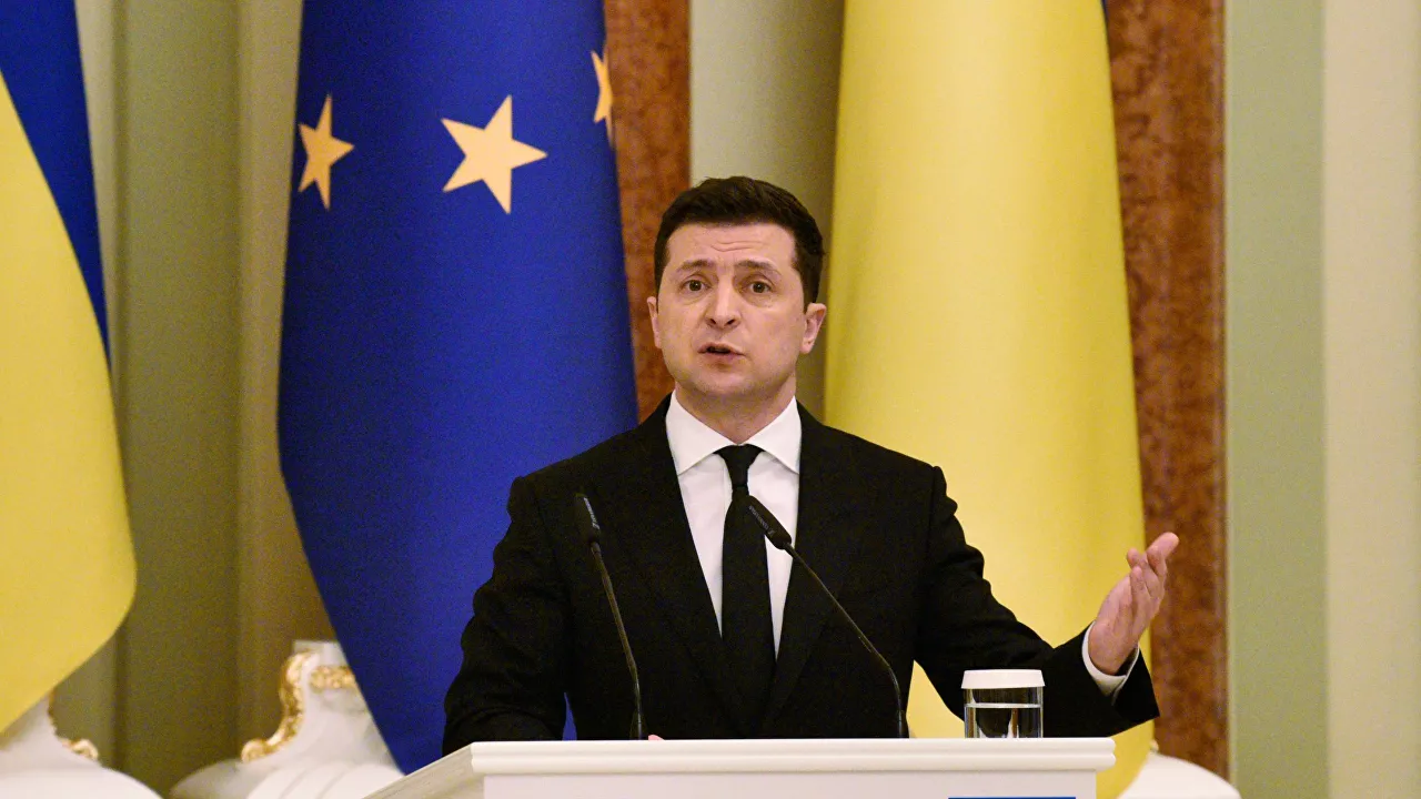 زيلينسكي يعلن أن روسيا نفذت ضربة على البنية التحتية العسكرية لأوكرانيا