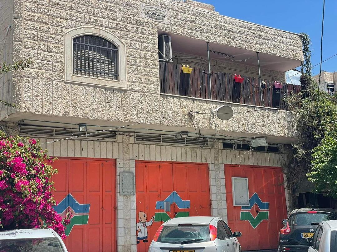 يسكنها 40 فردا: الاحتلال يخطر بهدم مبنى من خمس شقق في سلوان بالقدس