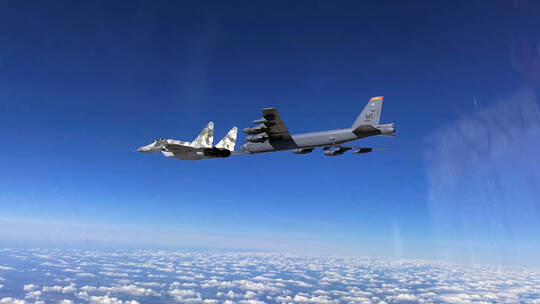 رسالة إلى إيران.. الجيش الأمريكي يرسل قاذفتين من طراز B-52 إلى الشرق الأوسط