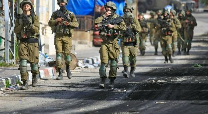 الاحتلال يعتقل شاباً فلسطينياً جنوب غرب جنين