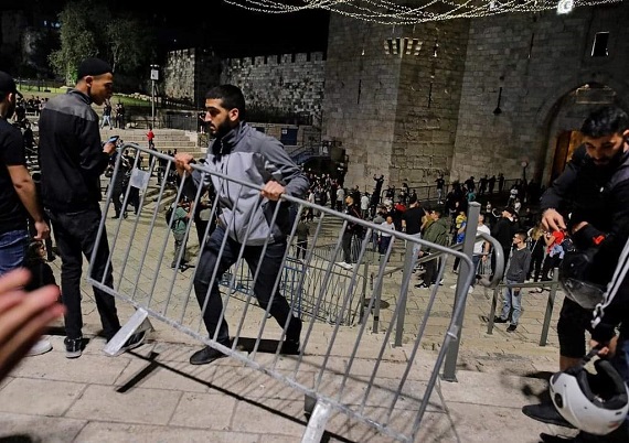 القدس: الاحتلال الإسرائيلي يصيب ويعتقل عدداً من المواطنين في محيط باب العامود 