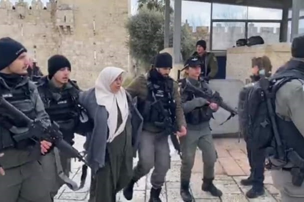 الاحتلال الإسرائيلي يعتقل فتاة من باحات المسجد الأقصى