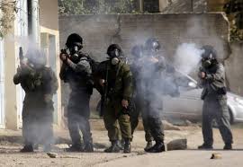 نابلس: 13 إصابة بالرصاص والعشرات بالاختناق خلال مواجهات مع الاحتلال في بيتا