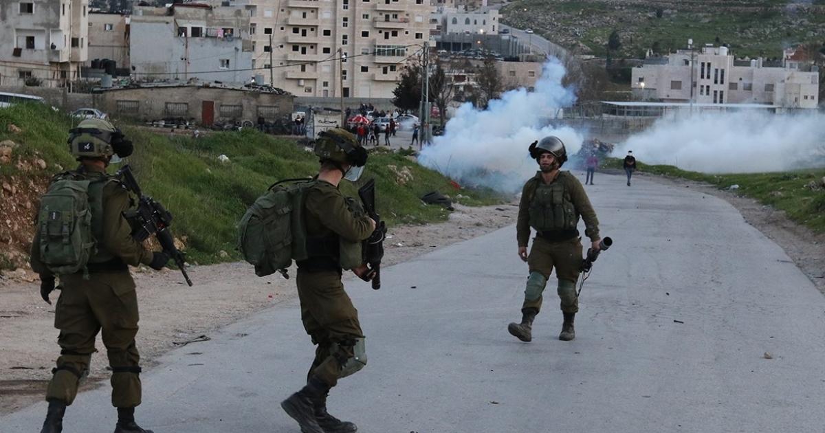 إصابة خمسة مواطنين برصاص الاحتلال خلال مواجهات في بلدة بيت أمر شمال الخليل